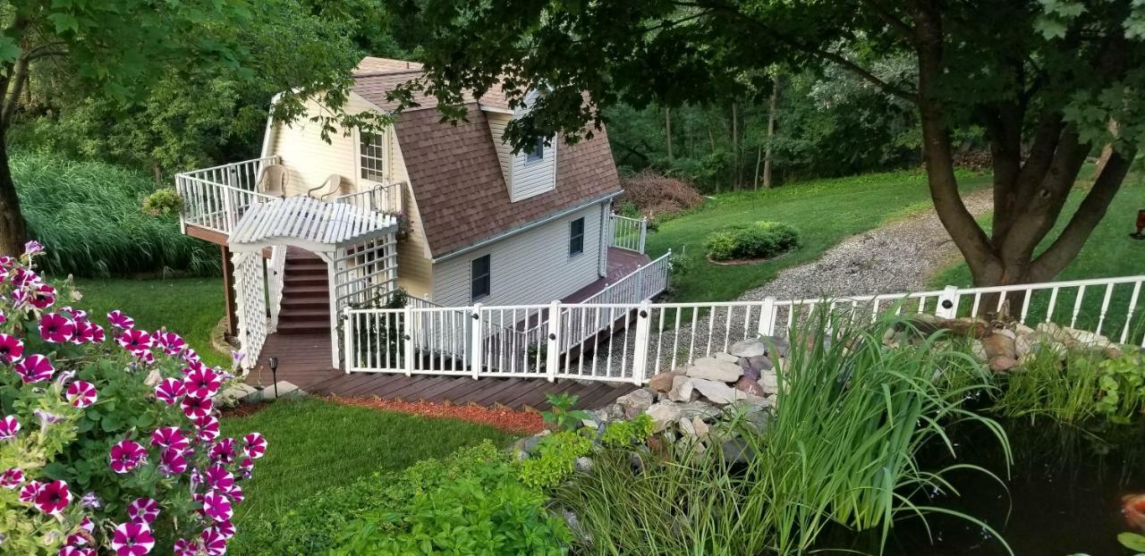Trickling Waters Retreat Villa Marquette Exterior photo